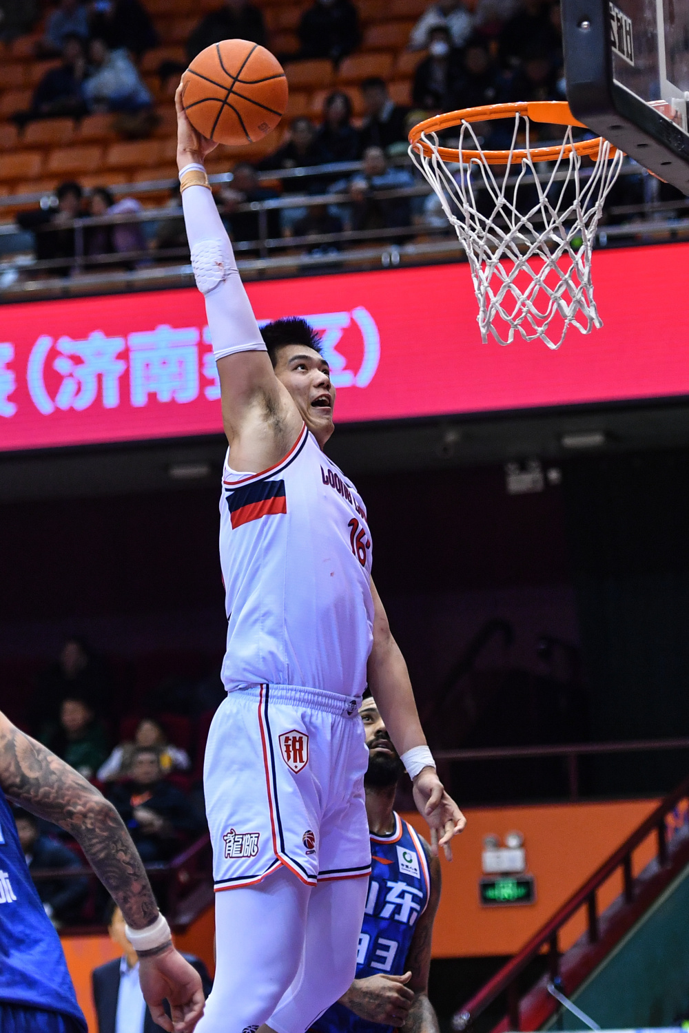 里程碑夜！山东泰山强势反弹，CBA常规赛今夜刷纪录，底气十足，赛程密集仍需轮换的简单介绍
